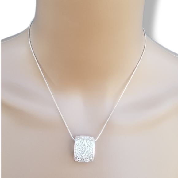 TRIFARI VINTAGE CHROME SILVER SNAKE CHAIN & CRYSTAL PENDANT NECKLACE - Picture 1 of 8